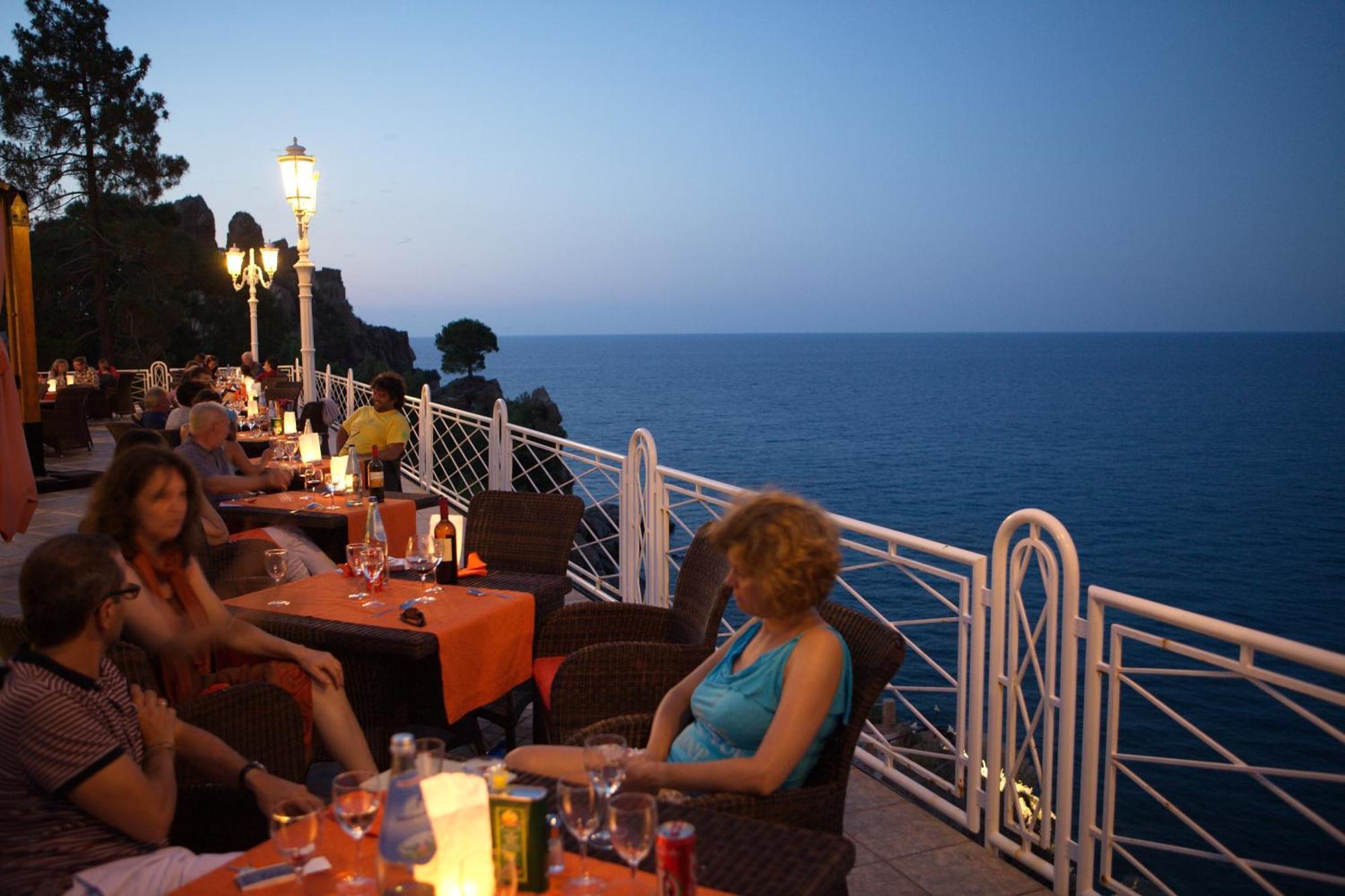 Hotel Kalura Чефалу Ресторан фото