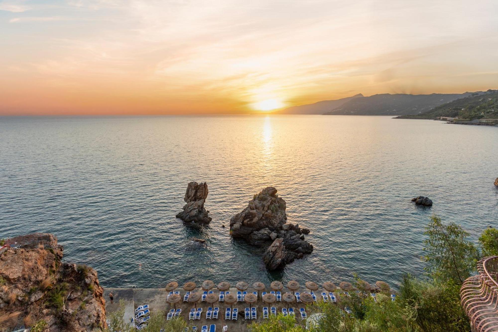 Hotel Kalura Чефалу Екстер'єр фото