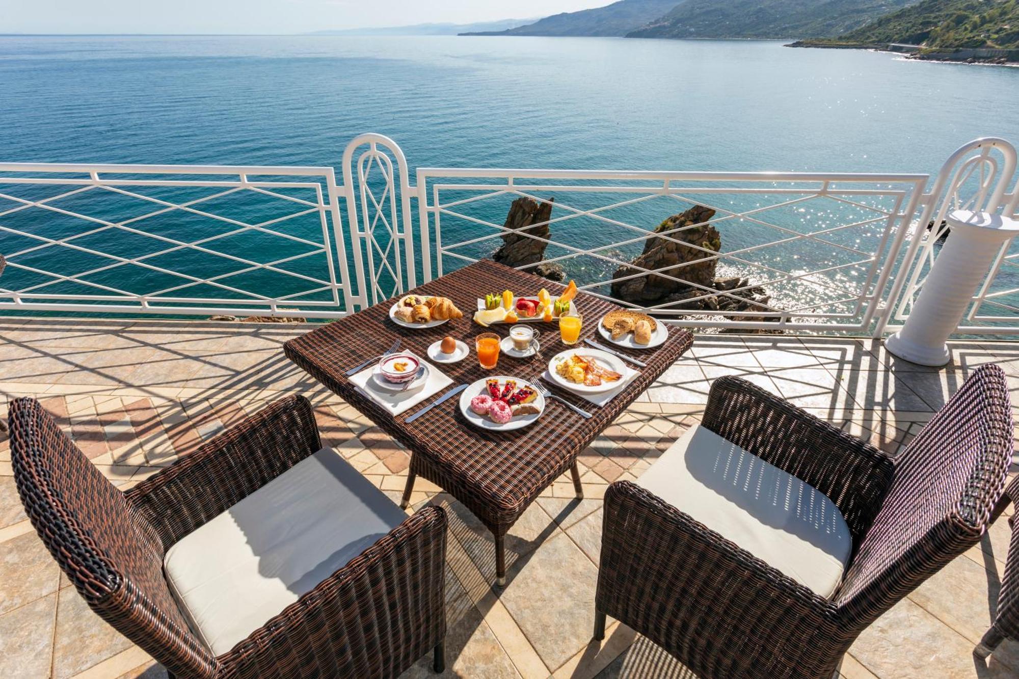 Hotel Kalura Чефалу Екстер'єр фото