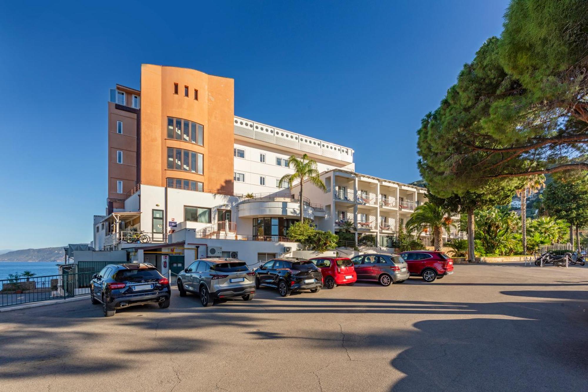 Hotel Kalura Чефалу Екстер'єр фото